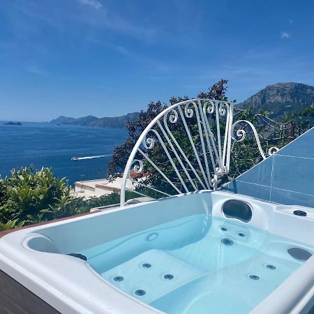 Il Profumo Dei Fiori Apartment Praiano Bagian luar foto