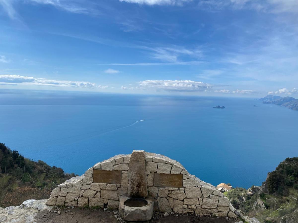 Il Profumo Dei Fiori Apartment Praiano Bagian luar foto