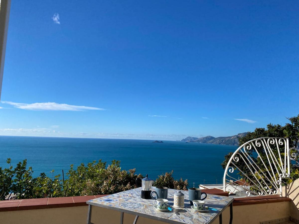 Il Profumo Dei Fiori Apartment Praiano Bagian luar foto