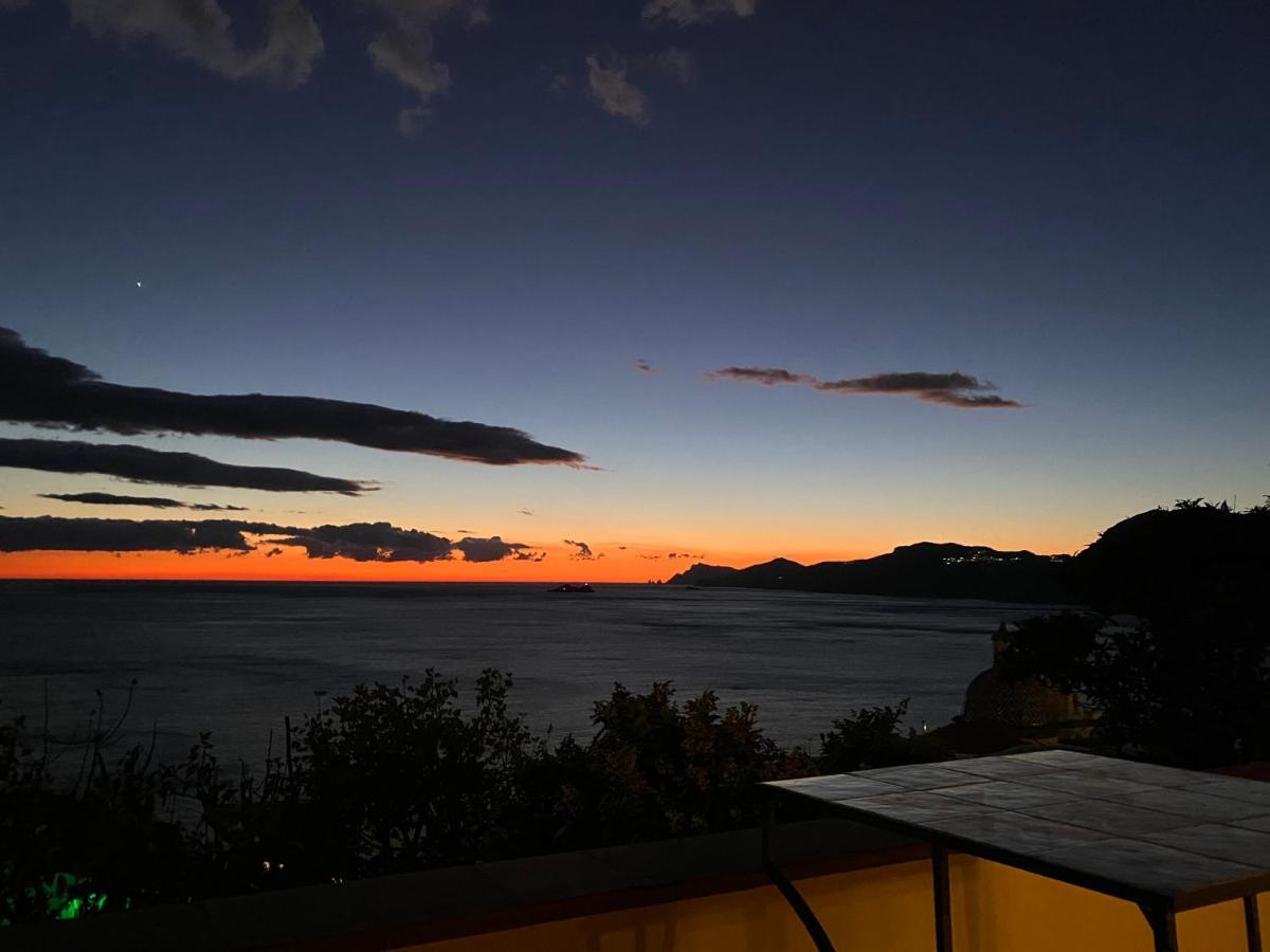 Il Profumo Dei Fiori Apartment Praiano Bagian luar foto