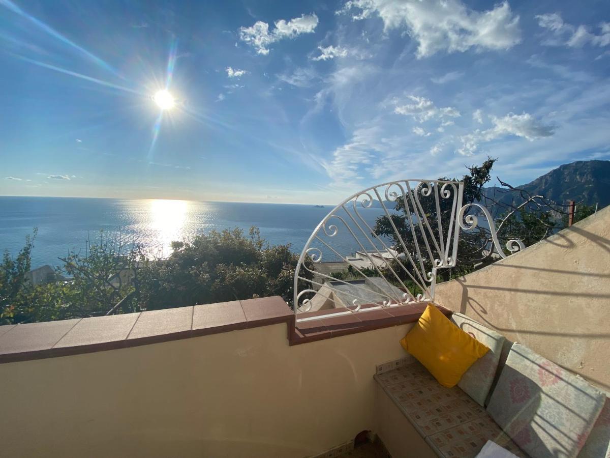 Il Profumo Dei Fiori Apartment Praiano Bagian luar foto