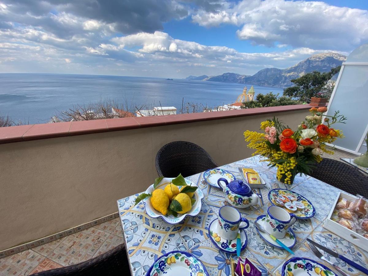 Il Profumo Dei Fiori Apartment Praiano Bagian luar foto