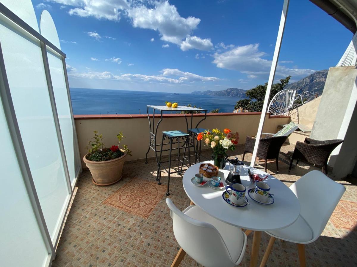Il Profumo Dei Fiori Apartment Praiano Bagian luar foto