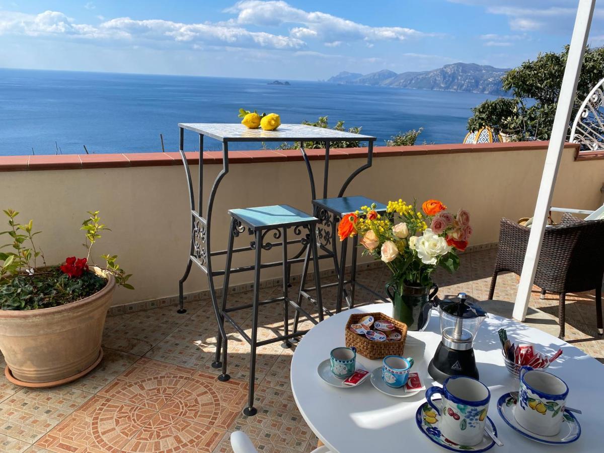 Il Profumo Dei Fiori Apartment Praiano Bagian luar foto