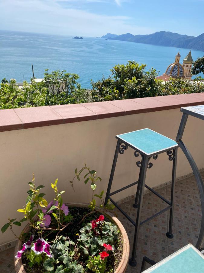 Il Profumo Dei Fiori Apartment Praiano Bagian luar foto