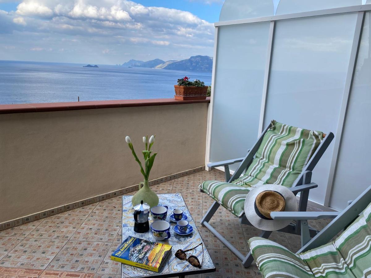 Il Profumo Dei Fiori Apartment Praiano Bagian luar foto
