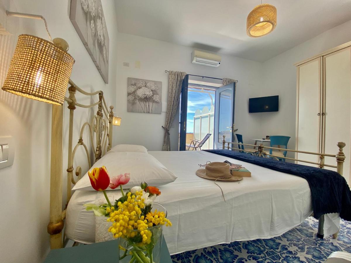 Il Profumo Dei Fiori Apartment Praiano Bagian luar foto