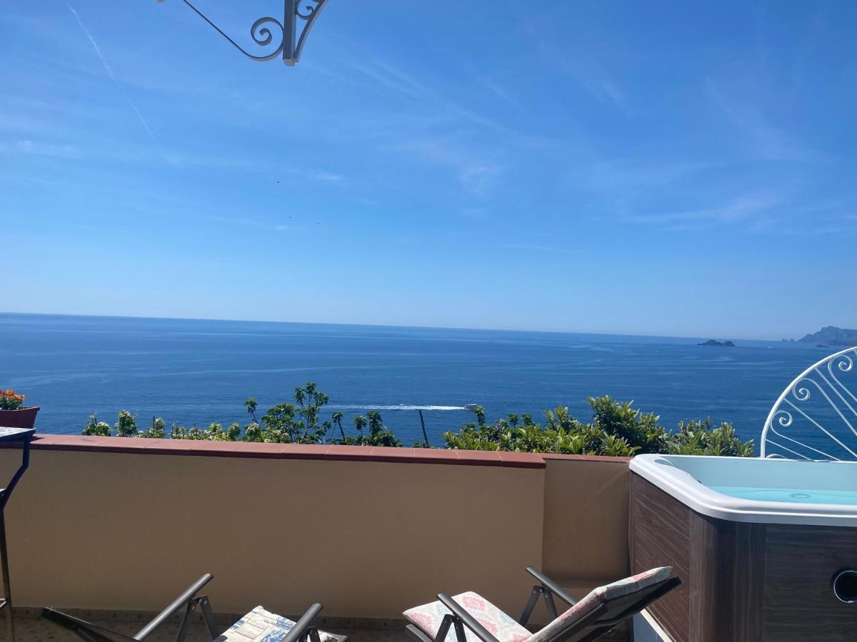 Il Profumo Dei Fiori Apartment Praiano Bagian luar foto