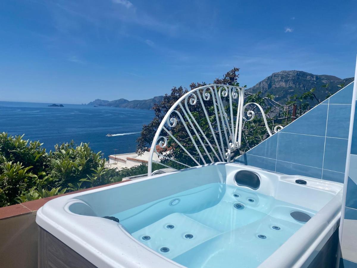 Il Profumo Dei Fiori Apartment Praiano Bagian luar foto