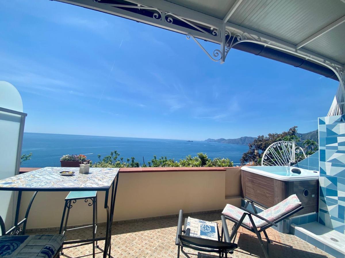 Il Profumo Dei Fiori Apartment Praiano Bagian luar foto