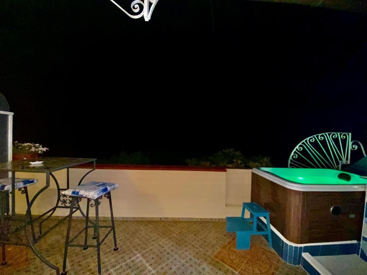 Il Profumo Dei Fiori Apartment Praiano Bagian luar foto