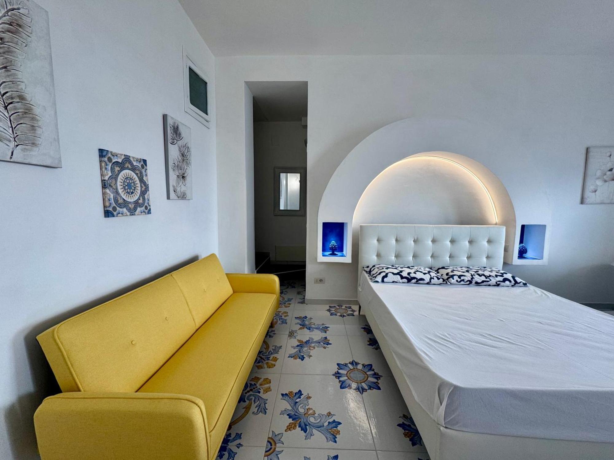 Il Profumo Dei Fiori Apartment Praiano Bagian luar foto