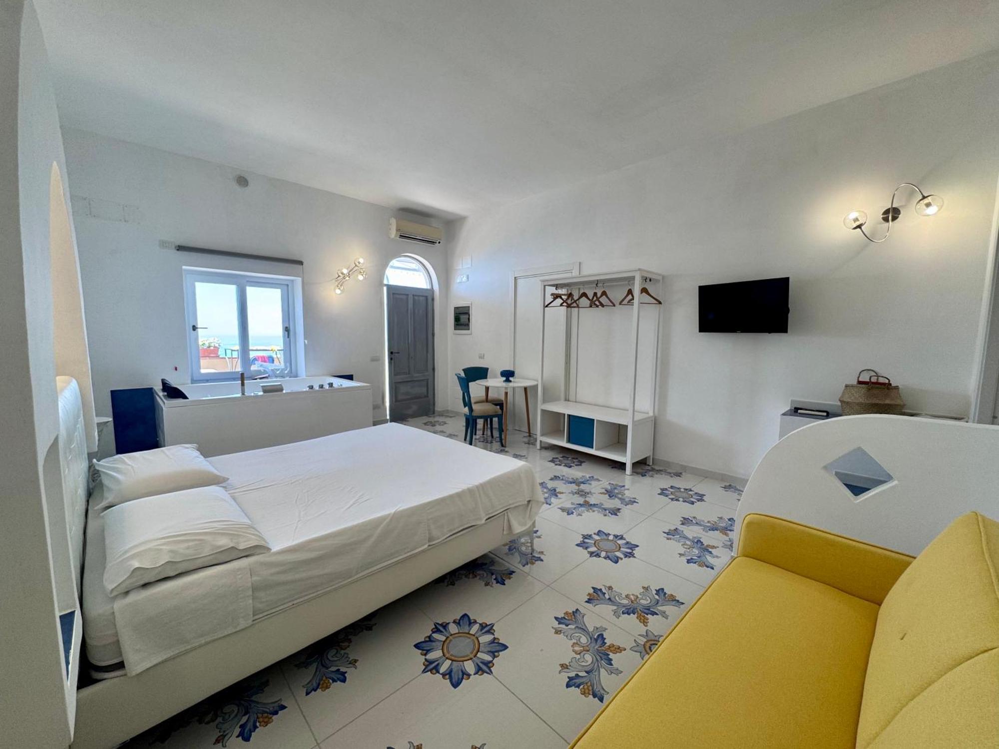 Il Profumo Dei Fiori Apartment Praiano Bagian luar foto
